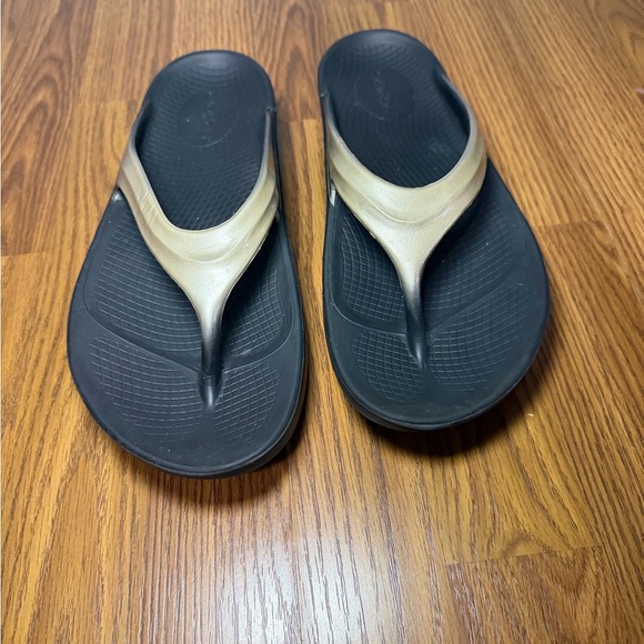 OOFOS OOlala recovery thong sandals Women’s Size 9 - Picture 2 of 6
